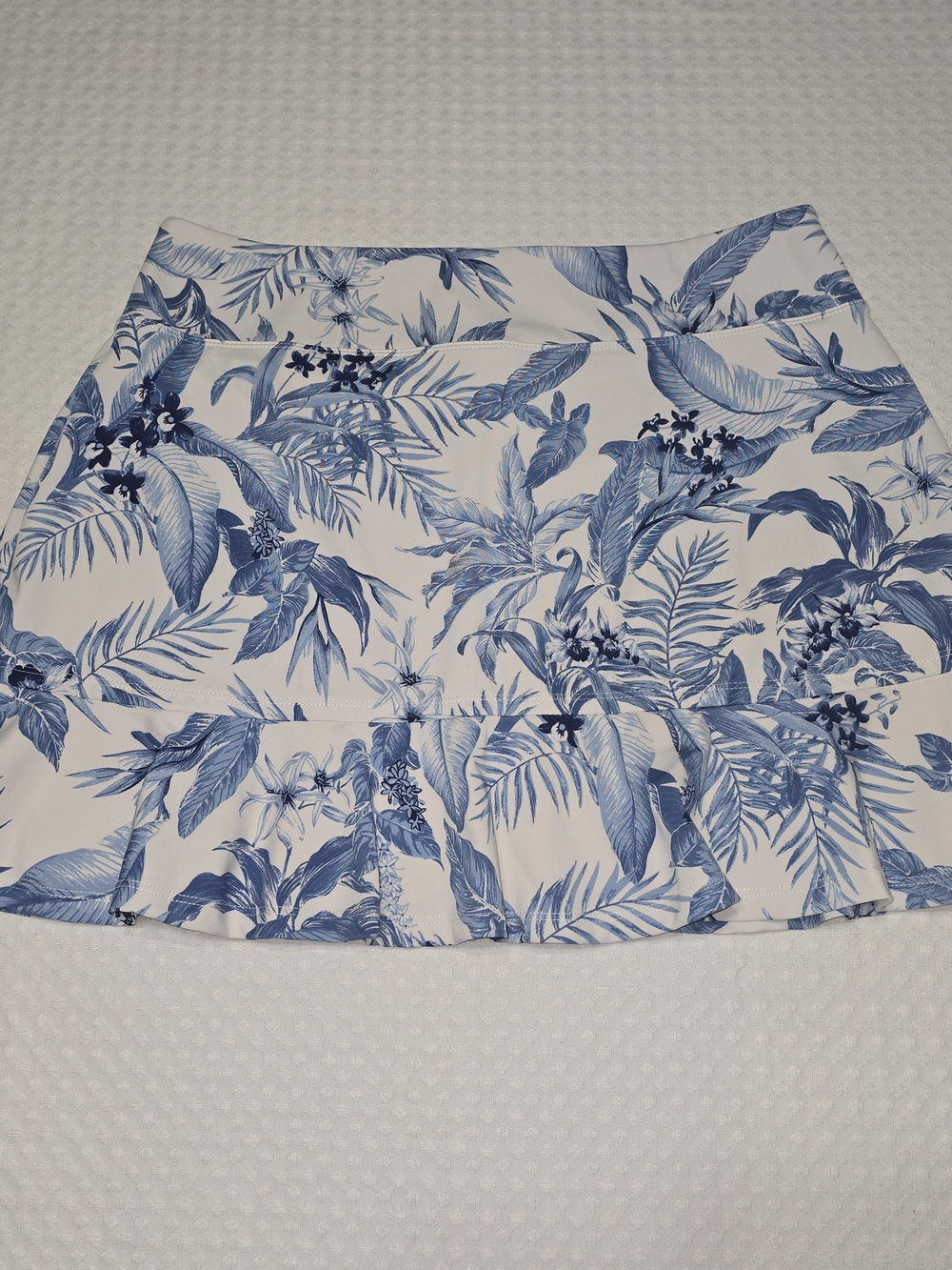 TOMMY BAHAMA TABU JUNGLE PRINT SKORT IN WHITE & BLUE RUFFLE HEM GOLF TENNIS LG - Picture 1 of 8